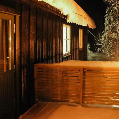 Semesterbostad Cozy With Warm Designs In